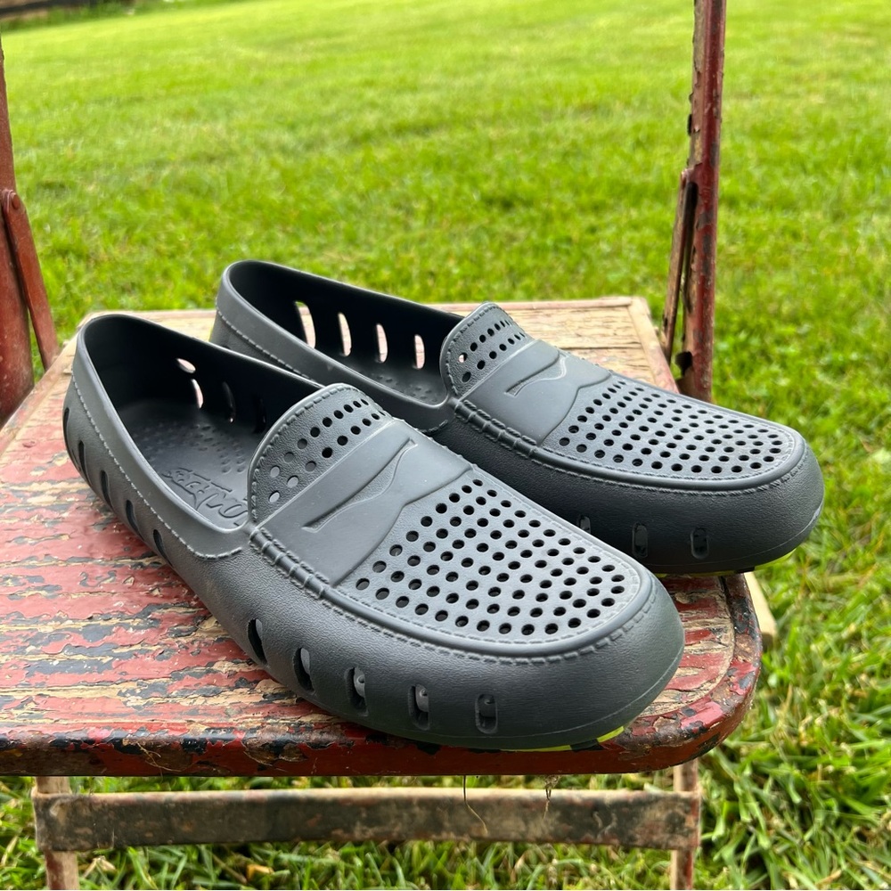 Floafers Country Club 2.0 Slip On Loafers Size 11 NEW Grey with green marble